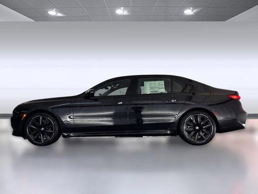 2026 BMW 750e i xDrive