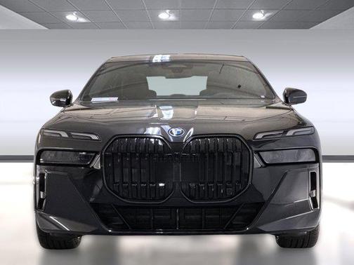 2026 BMW 750e i xDrive