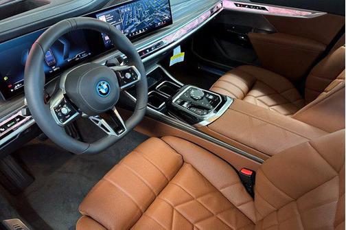2026 BMW 750e i xDrive
