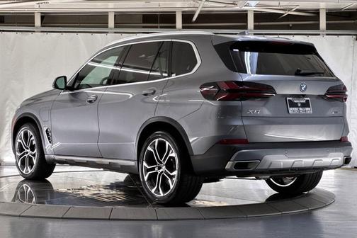 Skyscraper Grey Metallic 2026 BMW X5 PHEV xDrive50e