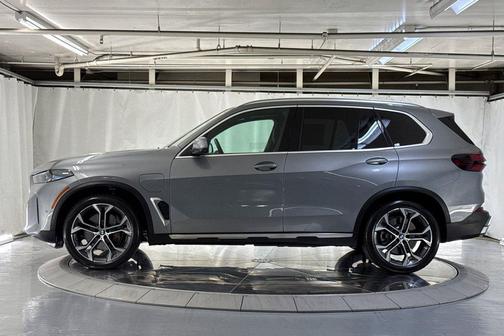 Skyscraper Grey Metallic 2026 BMW X5 PHEV xDrive50e