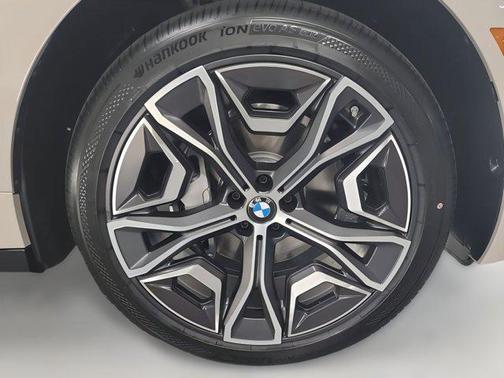 2026 BMW iX xDrive60