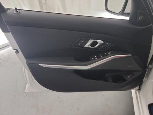 2025 BMW 330 i