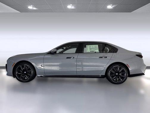 2026 BMW 740 740i