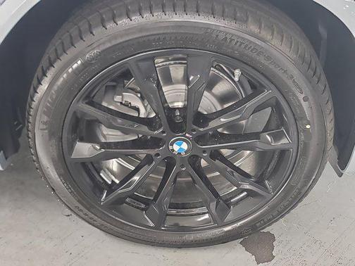 2025 BMW X4 xDrive30i