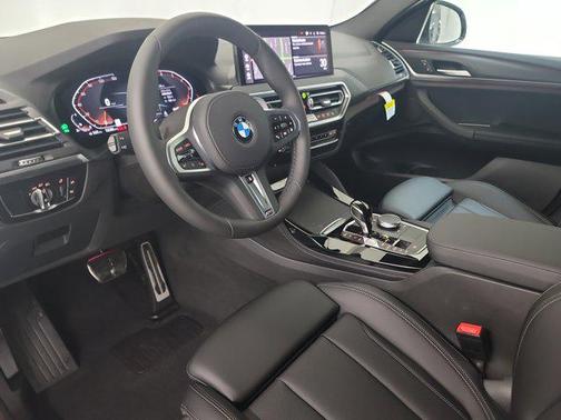 2025 BMW X4 xDrive30i