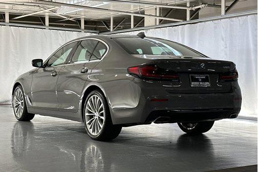 2022 BMW 530 i
