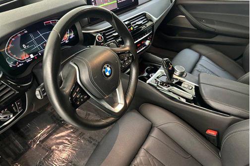 2022 BMW 530 i