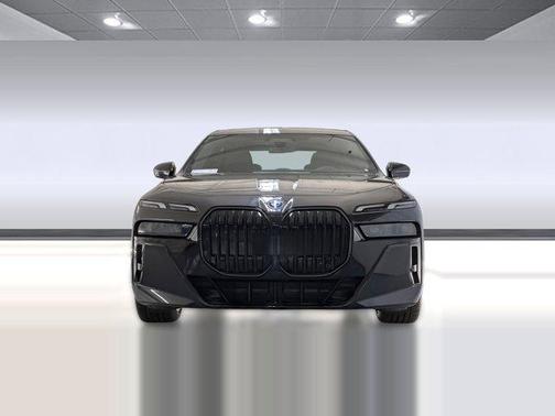 2026 BMW 750e i xDrive