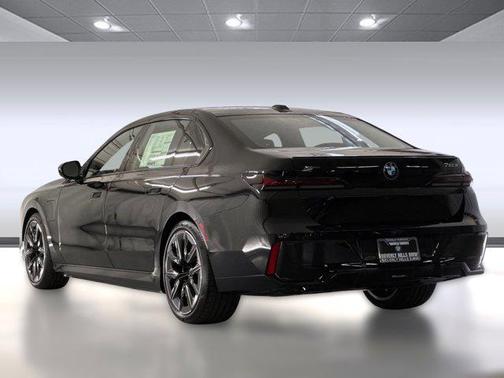 2026 BMW 750e i xDrive