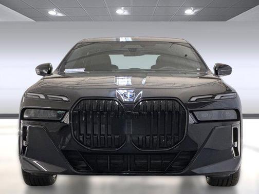2026 BMW 750e i xDrive