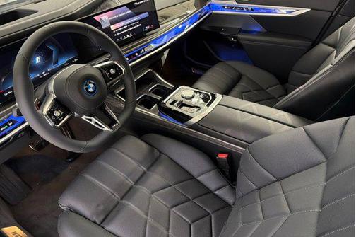 Black Sapphire Metallic 2026 BMW i7 eDrive50