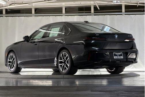 Black Sapphire Metallic 2026 BMW i7 eDrive50
