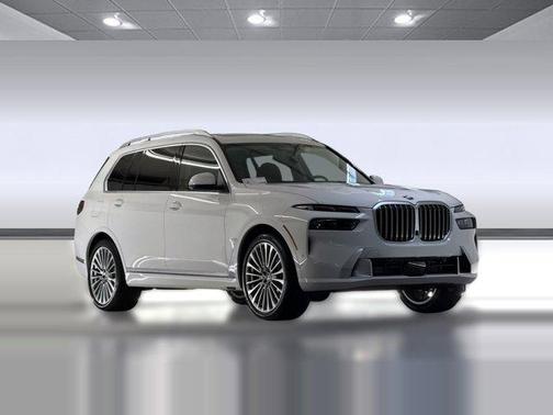 Alpine White 2026 BMW X7 xDrive40i