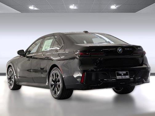 2026 BMW 740 i