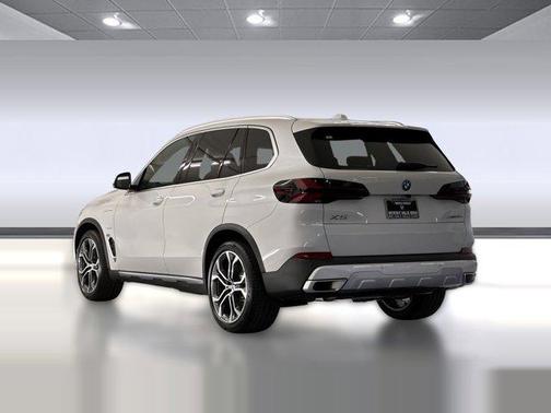Mineral White Metallic 2026 BMW X5 PHEV xDrive50e