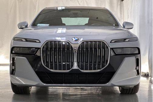 2023 BMW 740 i