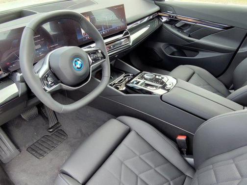 2025 BMW i5 xDrive40