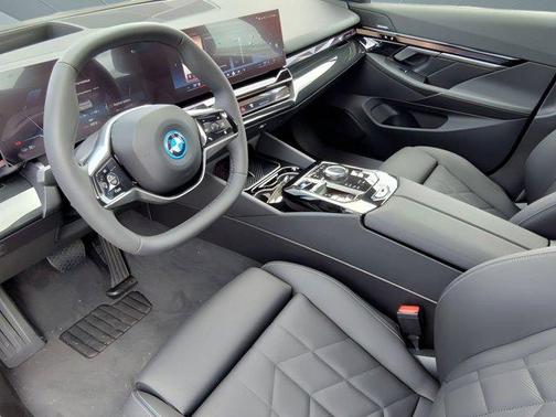 2025 BMW i5 xDrive40