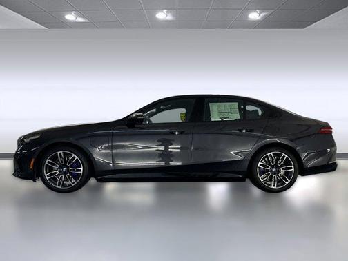 2026 BMW 550e 550e xDrive