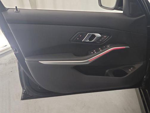 2025 BMW 330 i