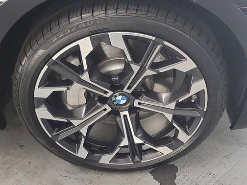 2025 BMW 330 i