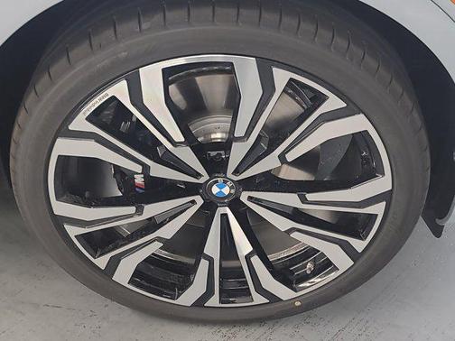 2026 BMW X7 M60i