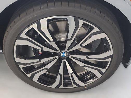 2026 BMW X7 M60i