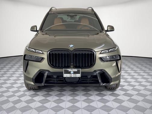 Manhattan Green Metallic 2024 BMW X7 xDrive40i