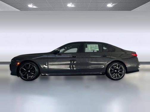 2026 BMW 740 740i