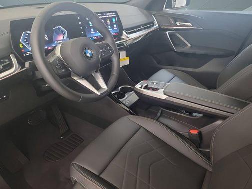 2025 BMW X2 xDrive28i