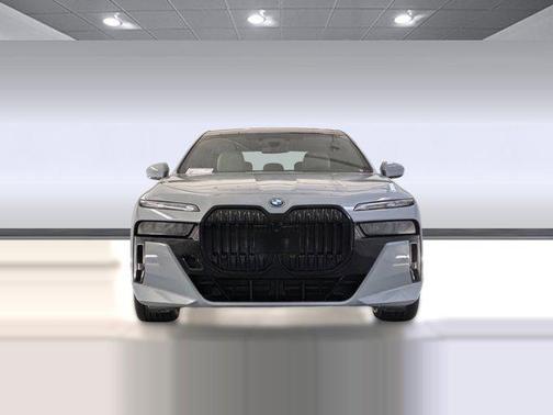 Brooklyn Grey Metallic 2023 BMW i7 xDrive60
