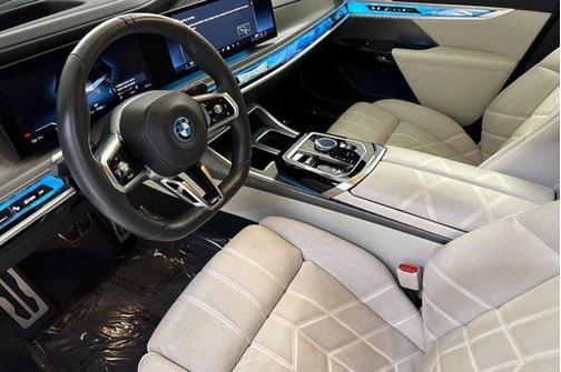 Brooklyn Grey Metallic 2023 BMW i7 xDrive60