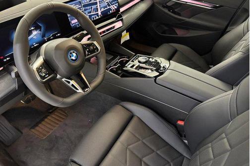 Black Sapphire Metallic 2026 BMW i5 eDrive40