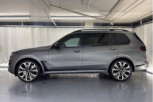 2023 BMW X7 M60i