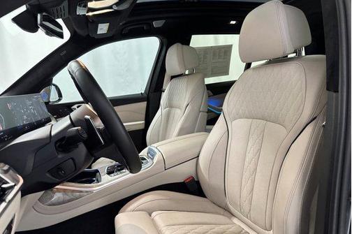 2023 BMW X7 M60i