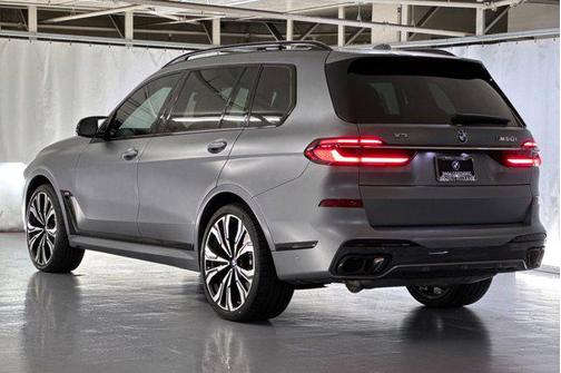 2023 BMW X7 M60i