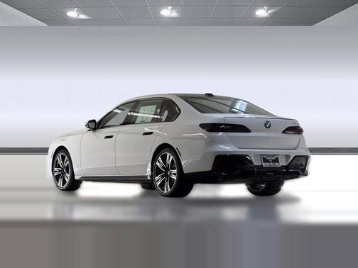 Alpine White 2026 BMW 740 740i