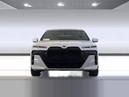 Alpine White 2026 BMW 740 740i