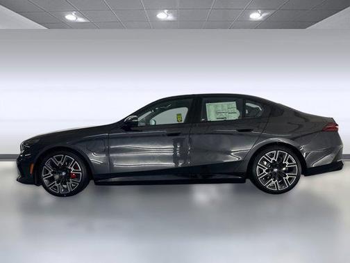 2026 BMW 550e 550e xDrive