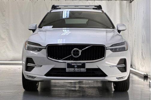 2022 Volvo XC60 B5 Momentum