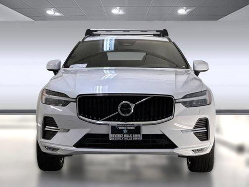 2022 Volvo XC60 B5 Momentum