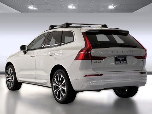 2022 Volvo XC60 B5 Momentum
