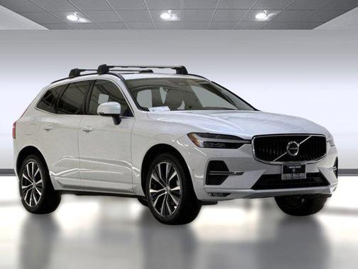 2022 Volvo XC60 B5 Momentum