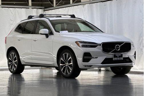 2022 Volvo XC60 B5 Momentum