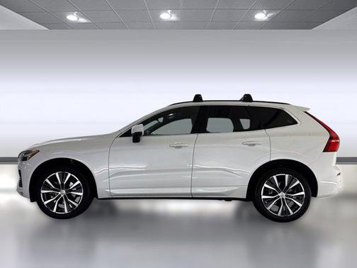 2022 Volvo XC60 B5 Momentum