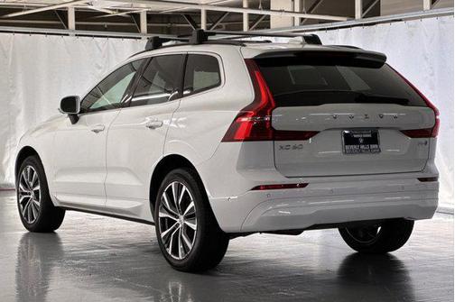 2022 Volvo XC60 B5 Momentum