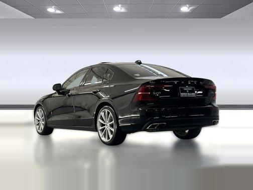 2021 Volvo S60 T5 Momentum