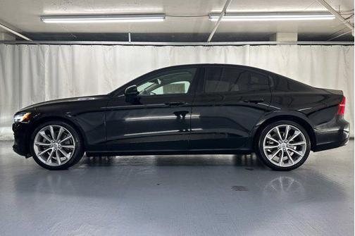 2021 Volvo S60 T5 Momentum