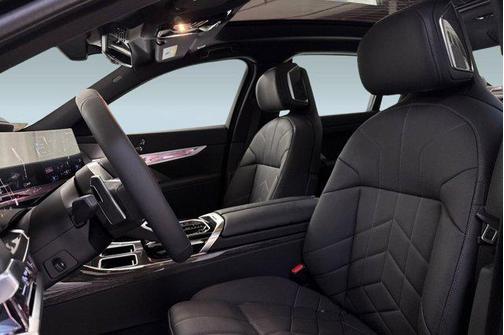 Black Sapphire Metallic 2025 BMW 760 xDrive